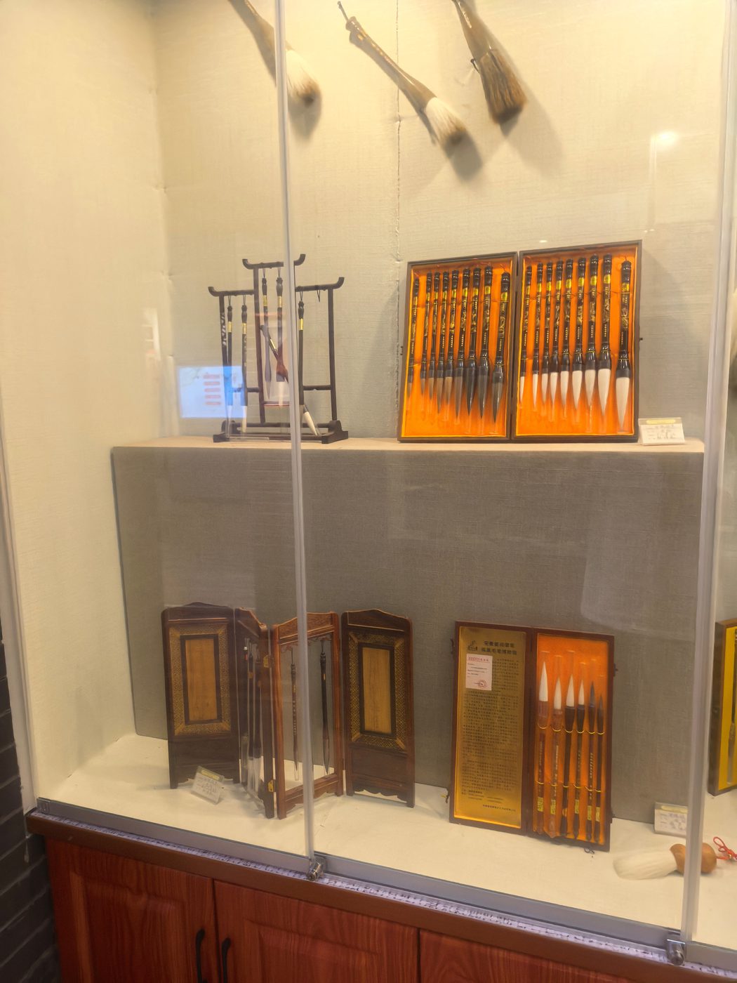 临泉毛笔展柜